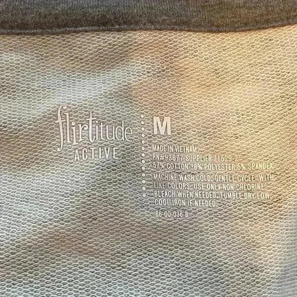 Flirtitude Active Gray Camo Workout Top Athleisure Jamestown Half Zip Sz M New - Picture 3 of 6